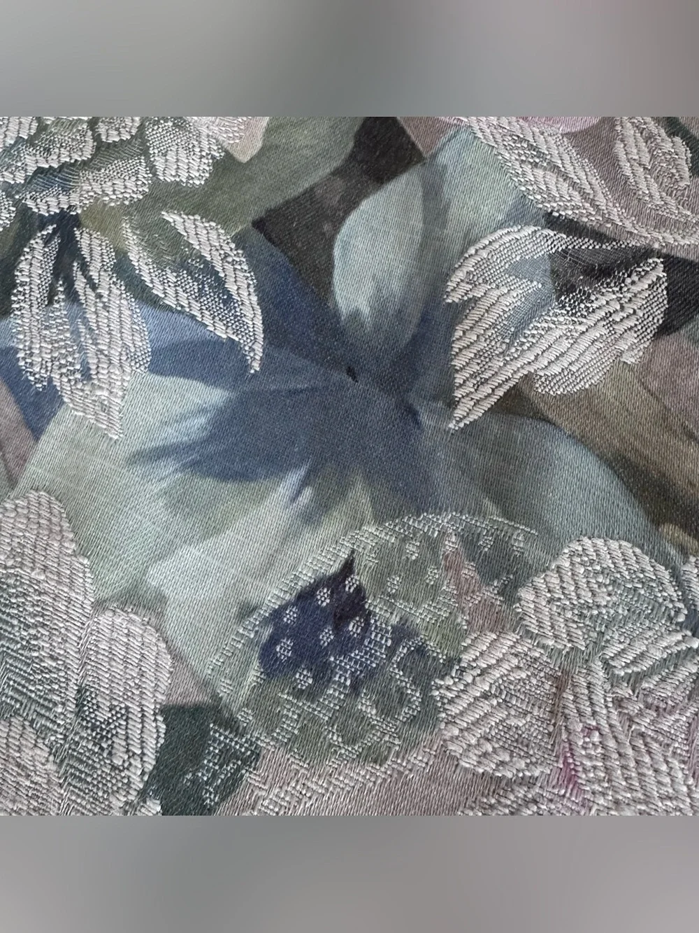 Vintage Floral Table Runner w Tassels 11.5x104
